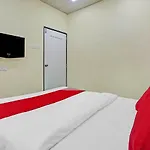 OYO 85137 Hotel Indigo Inn