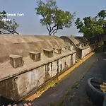 OYO 85137 Hotel Indigo Inn